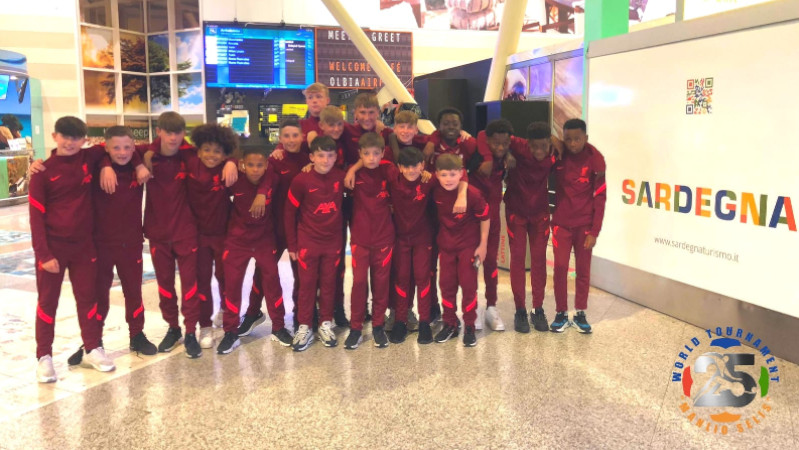 Benarrivati in Sardegna ai ragazzi del Liverpool FC